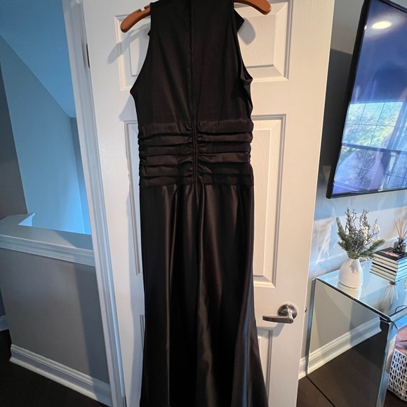 Gorgeous one of a kind classy long sophisticated black - $$$ - worn once - Picture 5 of 5